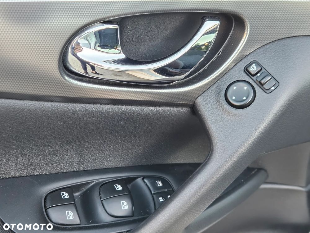Nissan Qashqai 1.2 DIG-T N-Connecta Xtronic EU6 - 24