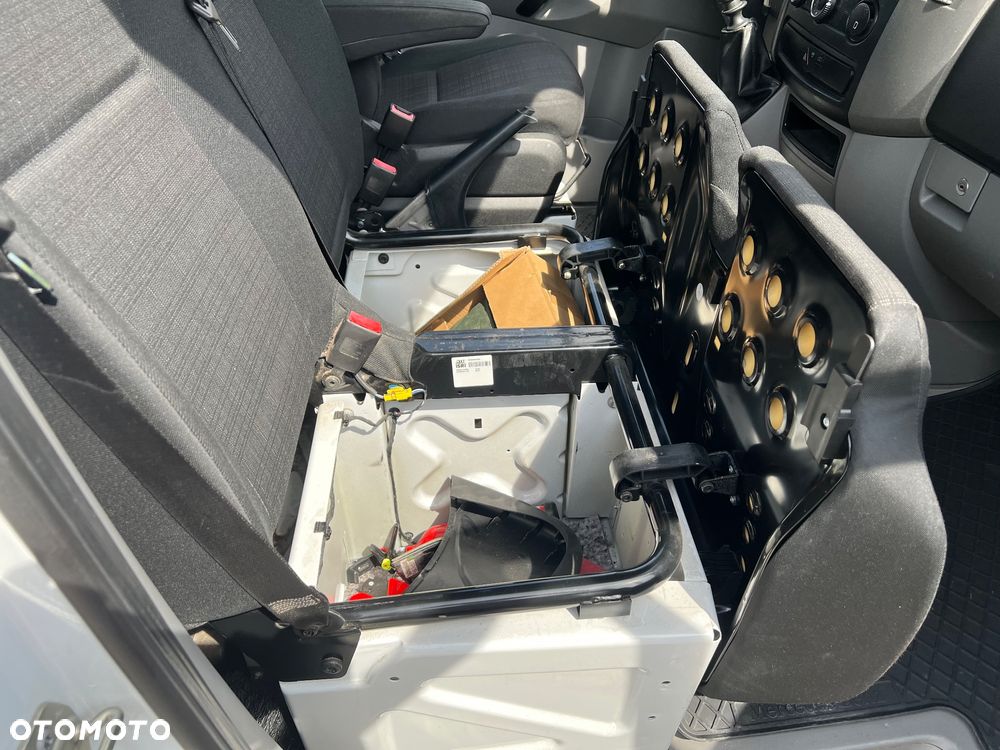 Mercedes-Benz Sprinter - 24