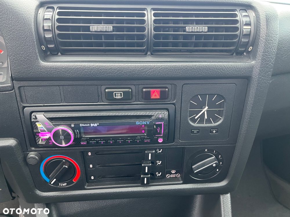 BMW Seria 3 316i - 15
