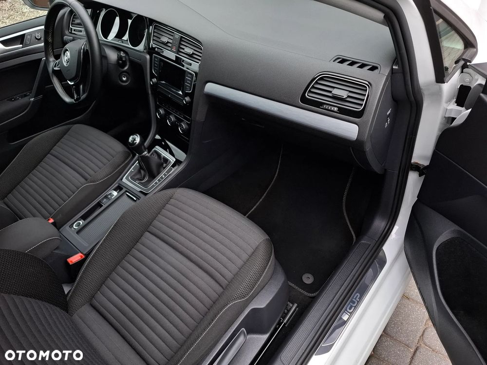 Volkswagen Golf 1.2 TSI BlueMotion Technology Cup - 29