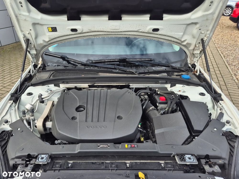 Volvo V60 B3 B DKG Momentum - 33
