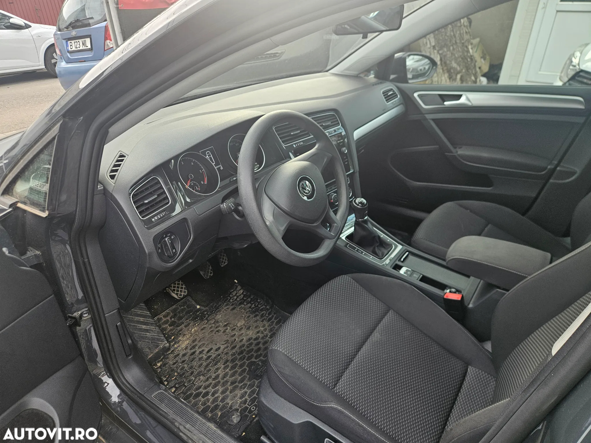 Volkswagen Golf 1.6 TDI Trendline - 6