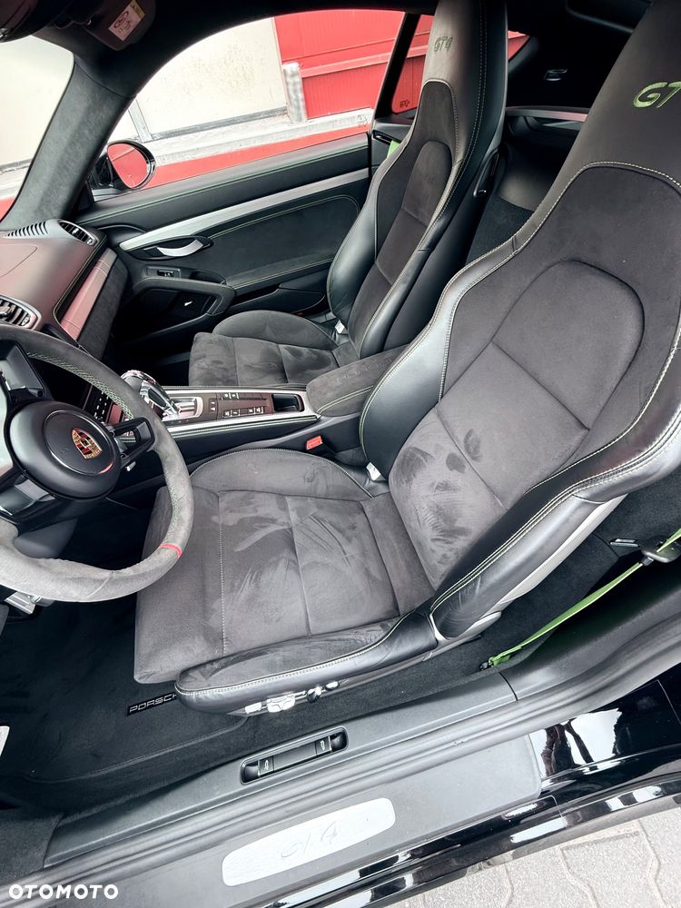 Porsche 718 Cayman - 16