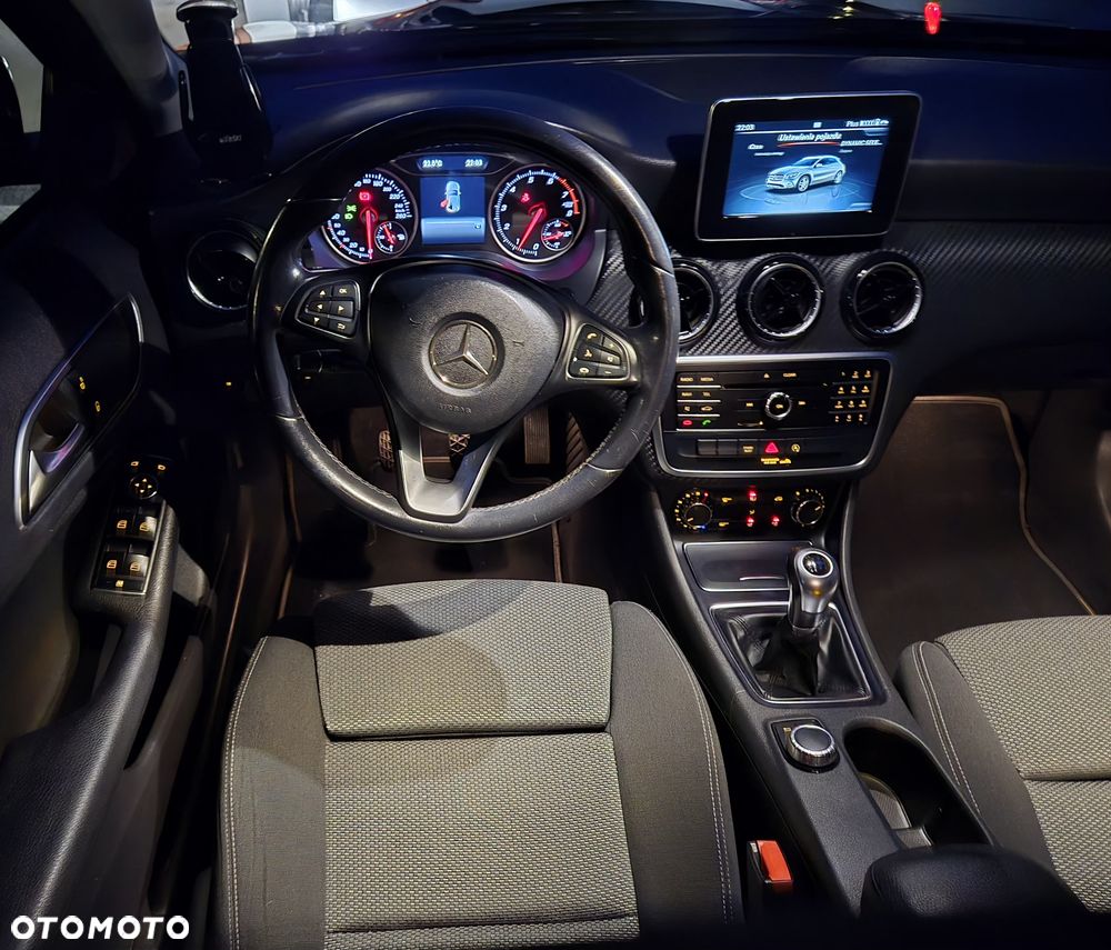 Mercedes-Benz GLA 180 - 14
