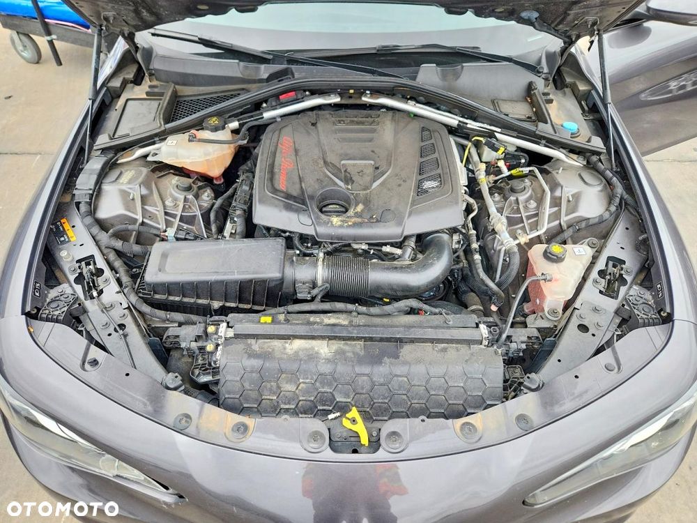 Alfa Romeo Giulia 2.0 Turbo 16V AT8-Q4 Ti - 10