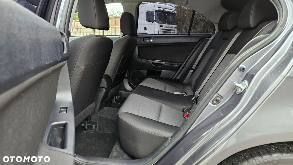 Mitsubishi Lancer 1.8 Intense - 31