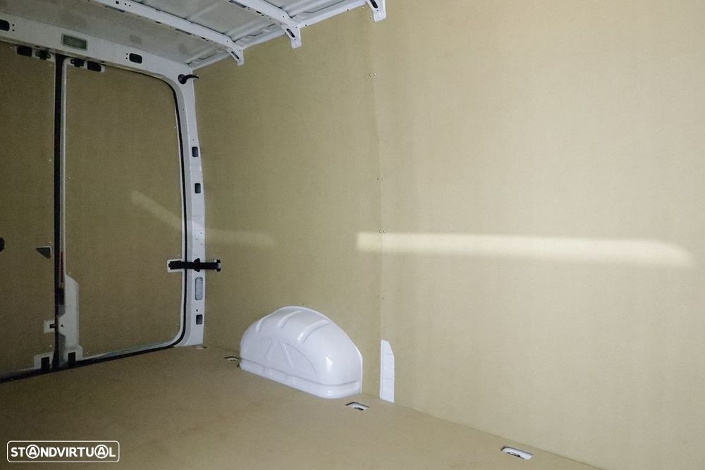 VW crafter 35 2.0 tdi l3h3 médio ta - 15