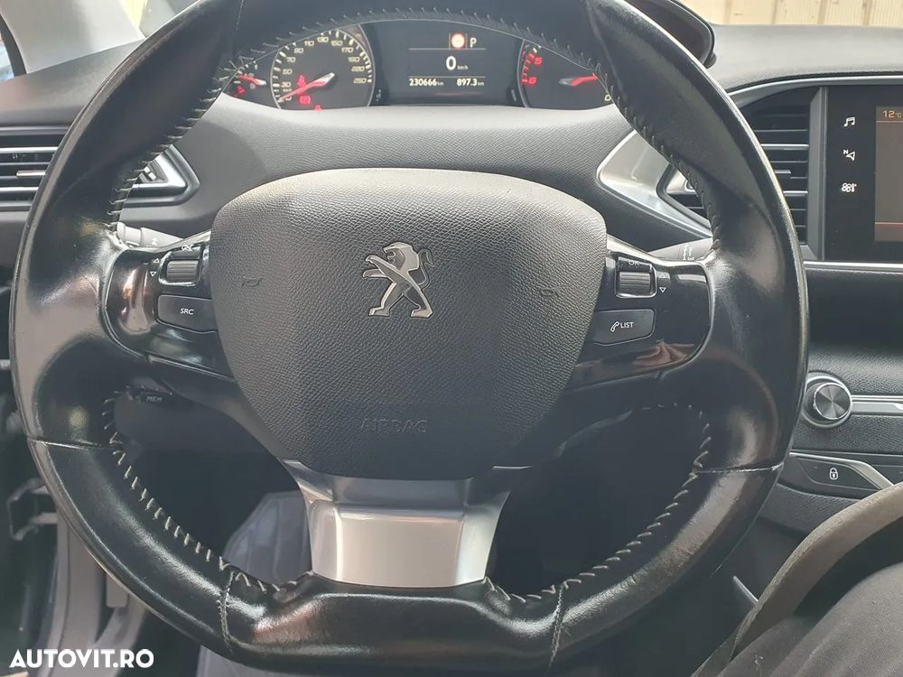 Peugeot 308 BlueHDi 120 EAT6 Stop & Start GT-Line Edition - 11