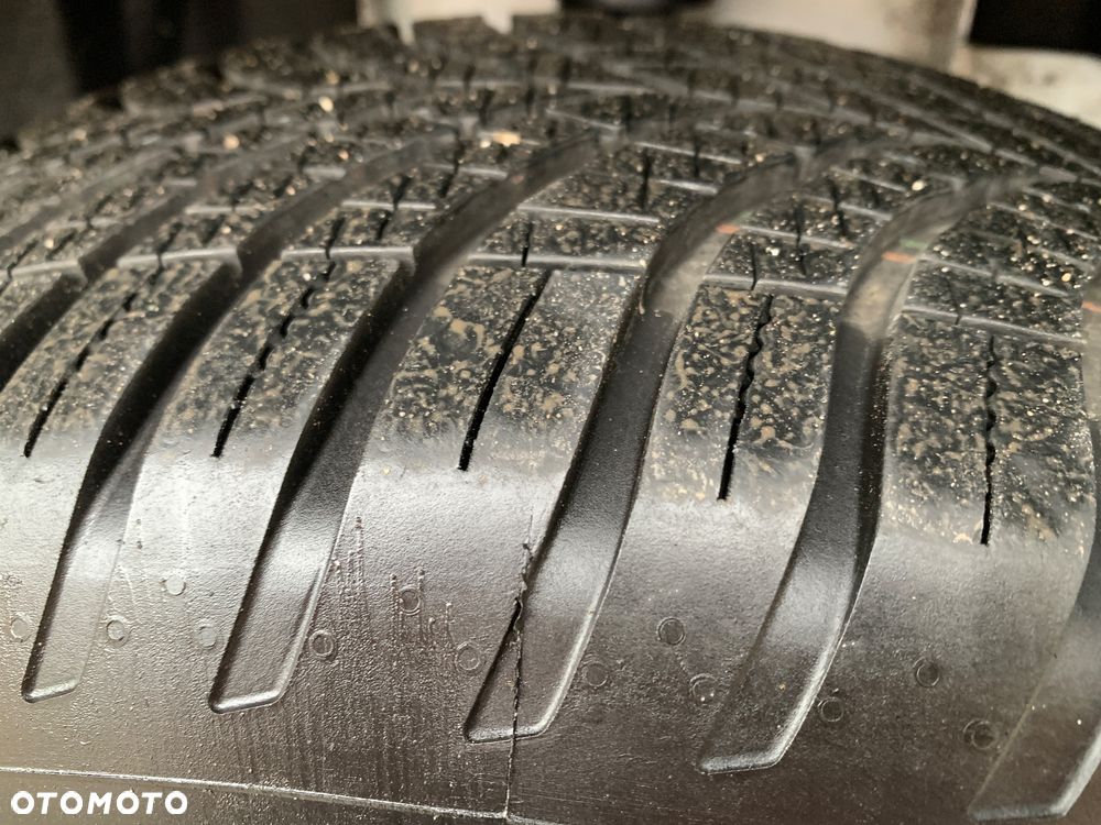 Ford Kuga 2.0 TDCi 2x4 Titanium - 31