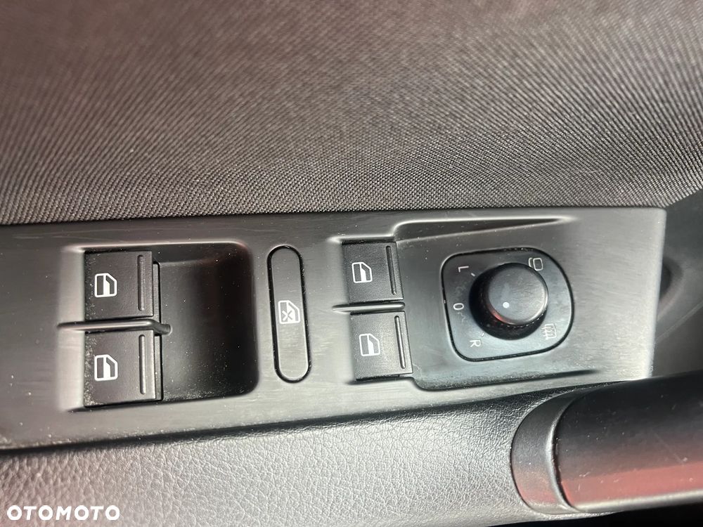 Volkswagen Passat 2.0 TDI BlueMotion Technology Exclusive - 17