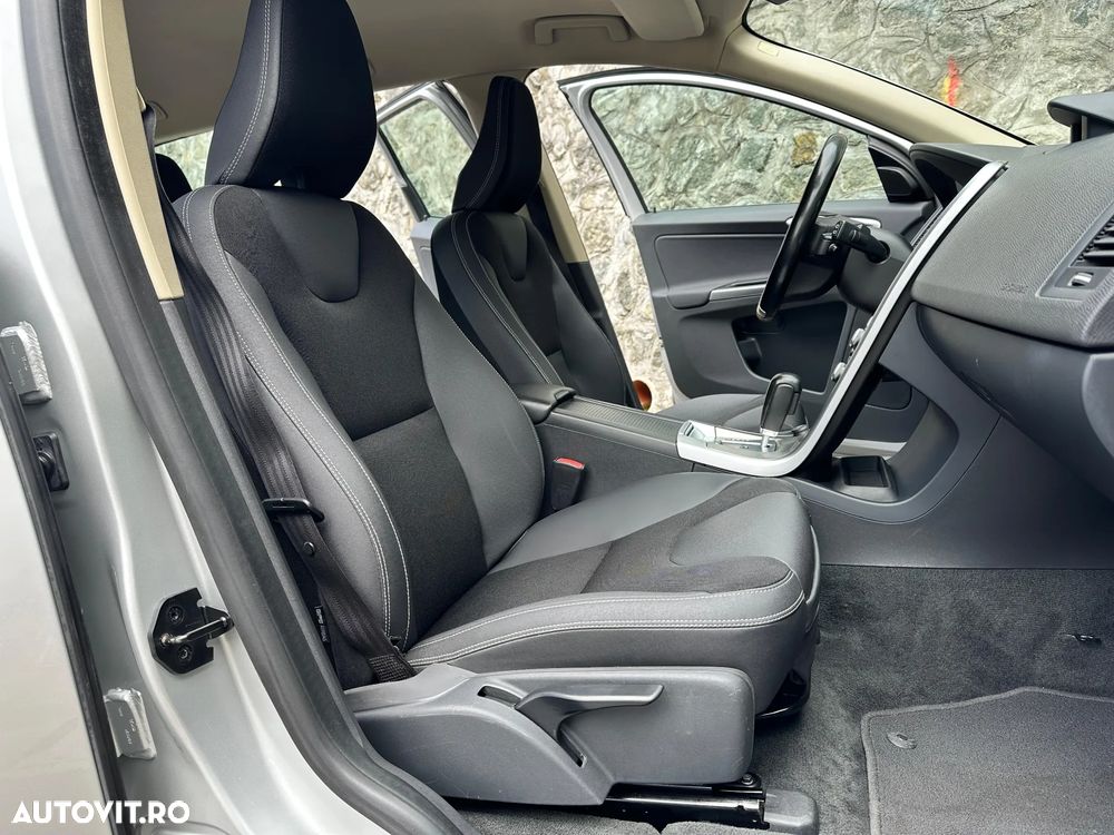 Volvo XC 60 D3 Aut. Momentum - 22