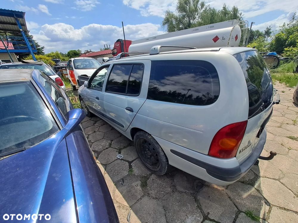 Renault Megane I FL (99-02r.) 1.6 B 107 KM. Silnik Z18XE Skrzynia.Cały na części.GWARANCJA !!! Przód Tył Zestaw Komplet Drzwi Klapa Zderzak Błotnik Maska Grill Atrapa Szyba Pas Lampa Lusterko Boczki Fotel Kanapa Kokpit Deska Rozdzielcza Przełącznik Włącznik Sterownik Przewody Wiązka Instalacja Moduł Komputer Czujnik Listwa Pompa Alternator Wtryski Głowica Rozrusznik Kompresor Sprzęgło Dwumas Silnik Skrzynia ABS Klimatyzacji Paliwa Wspomagania Kolektor Turbina Przepustnica Zawór Chłodnica Koło Hak Belka Sanki Zawieszenie Mcpherson Półoś Amortyzator Wydech Tłumik Zacisk Most - 2