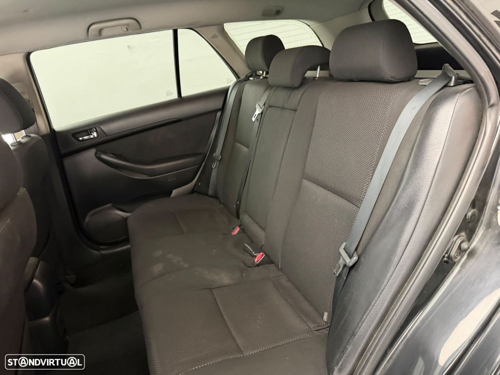 Toyota Avensis SW 2.2 D-4D - 14