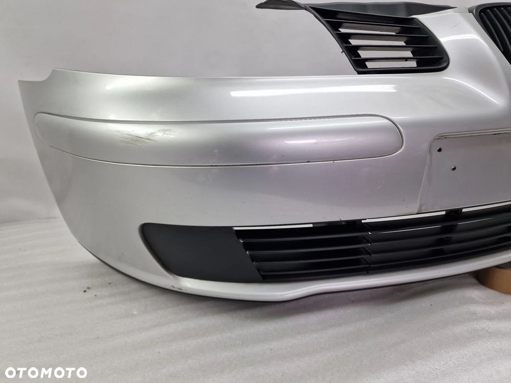 SEAT IBIZA 6L0 02- ŁADNY KOMPLETNY ZDERZAK PRZEDNI PRZÓD , KOLOR SREBRNY METALIK , NR AUKCJI NZ1163 - 8
