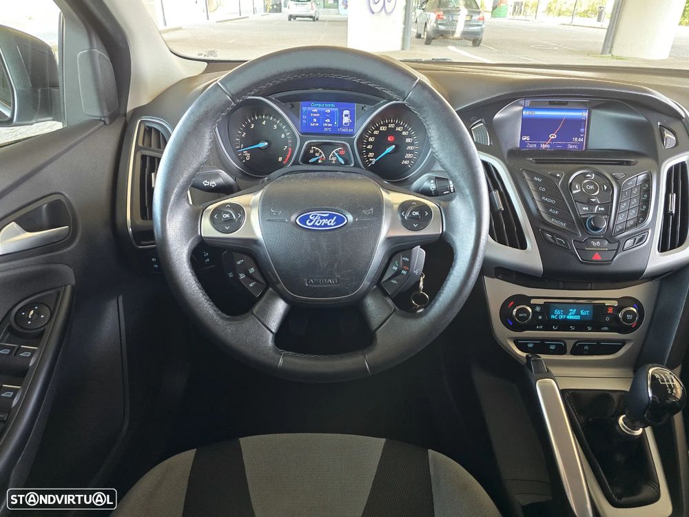 Ford Focus 1.0 EcoBoost S&S Champions Edition - 24