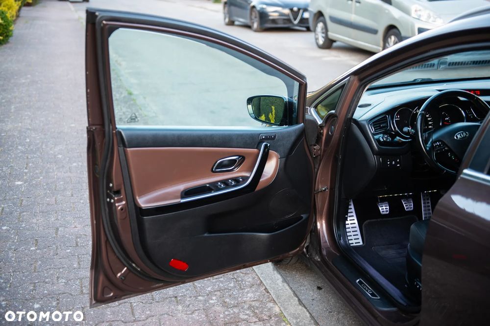 Kia Ceed 1.6 GDI ISG Platinum Edition - 17