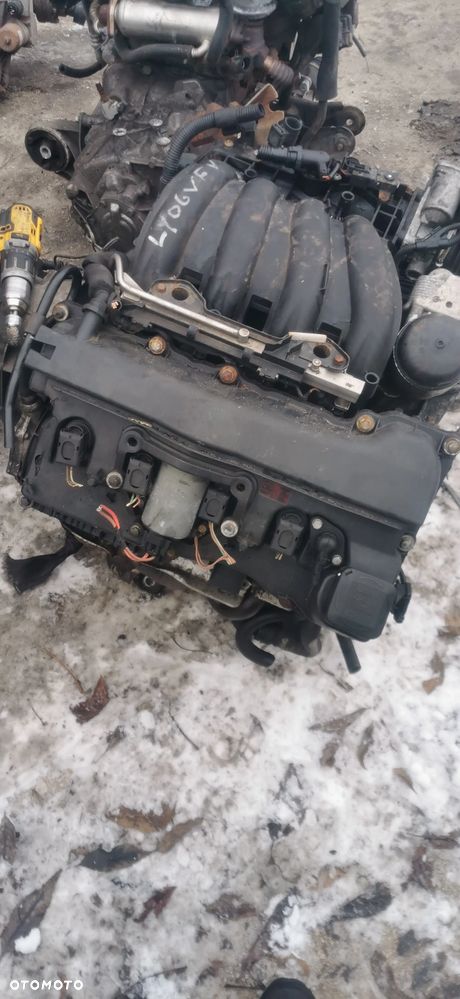 SILNIK BMW E90 2.0 I 06R N46B20A KOMPLETNY USZODZONA PRZEPUSTNICA I POKRYWA ZAWORÓW - 1