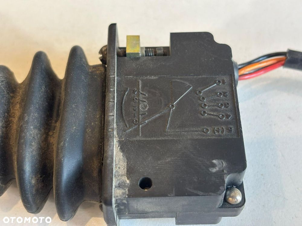 Massey Fergusson 3635 3120 3690 3095 - przełącznik jazdy ACP0146960 3618117M2 - 2
