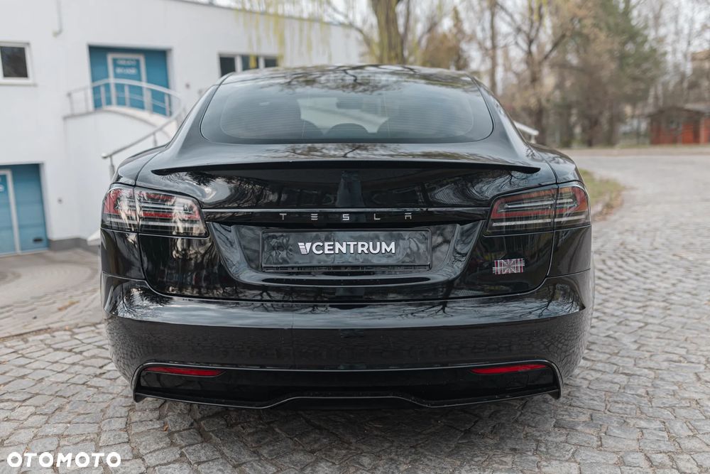 Tesla Model S - 11