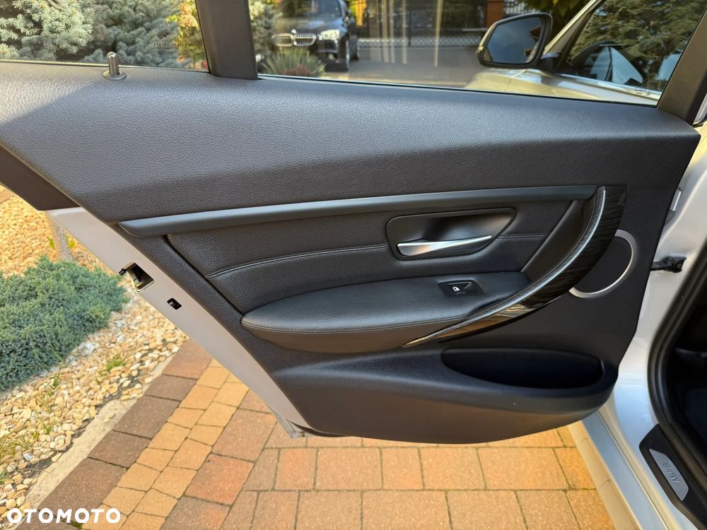 BMW Seria 3 320d Efficient Dynamics Edition Luxury Line - 23