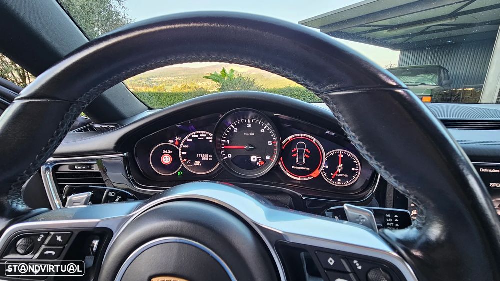 Porsche Panamera 4 S - 44