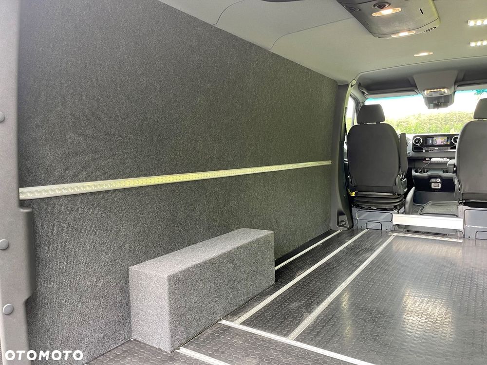 Mercedes-Benz Sprinter - 9