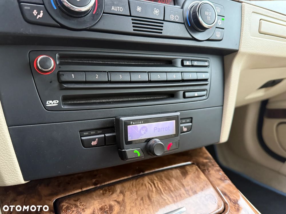 BMW Seria 3 325i Edition Exclusive - 25