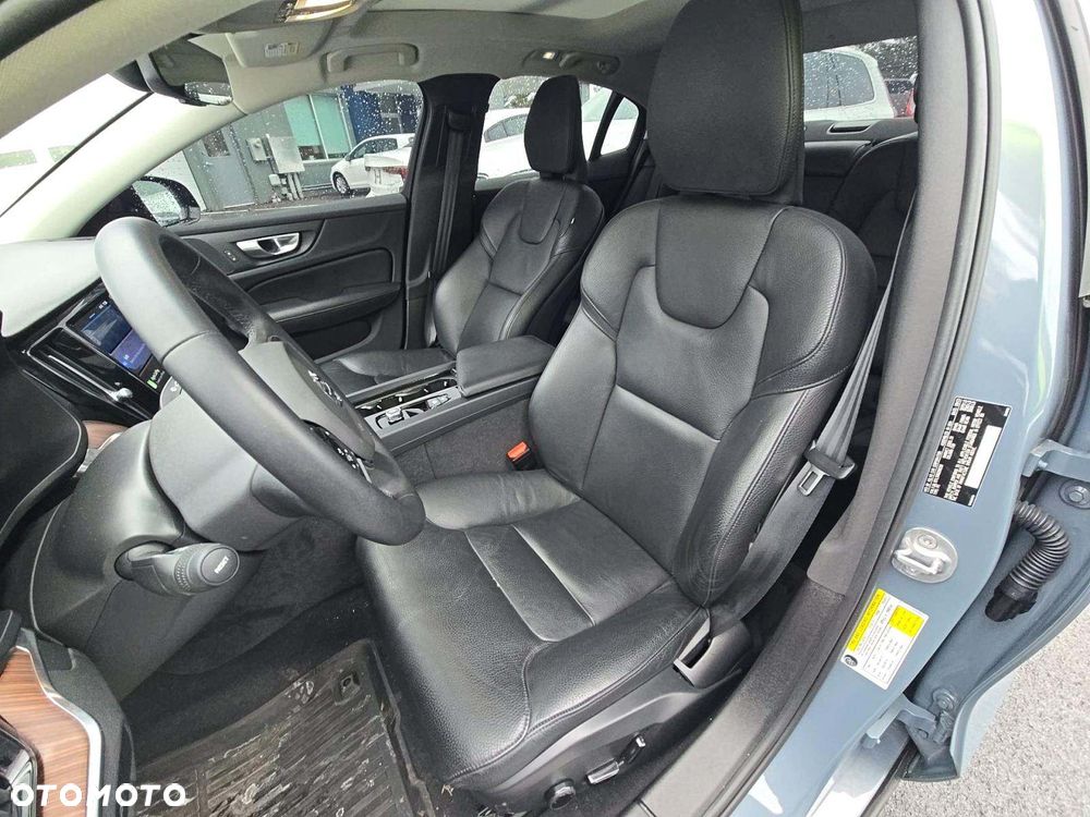 Volvo S60 B5 B AWD Plus Dark - 5