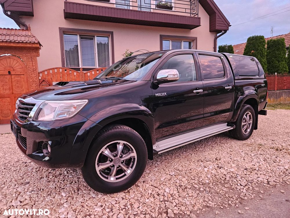 Toyota Hilux 4x4 Double Cab Executive - 11
