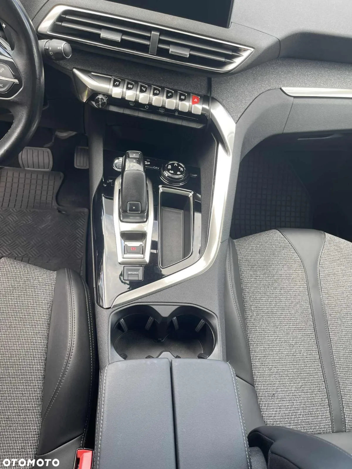 Peugeot 3008 1.5 BlueHDi Allure S&S EAT8 - 17