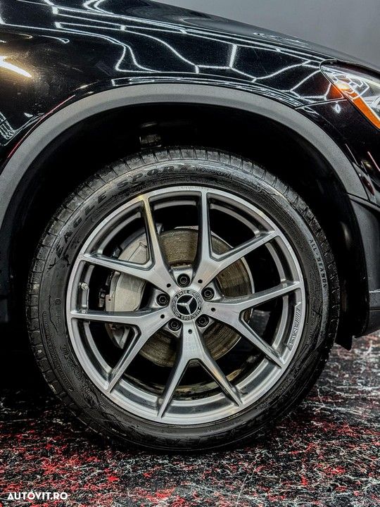 Mercedes-Benz GLC 300 4MATIC 9G-TRONIC AMG Line - 28