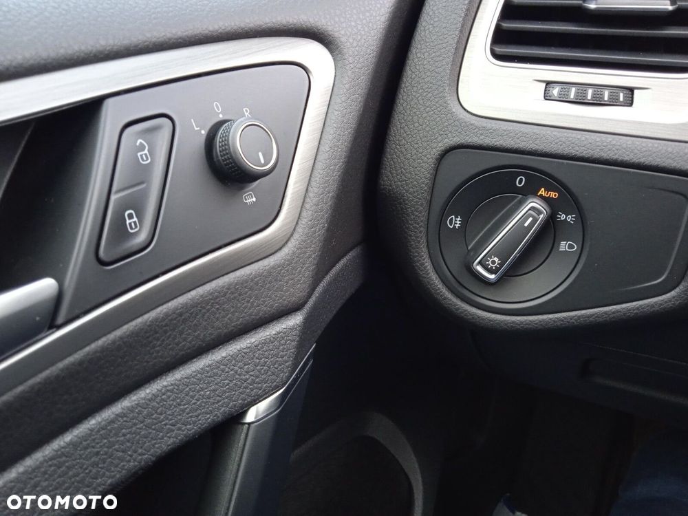 Volkswagen Golf 1.2 TSI BMT Comfortline - 21