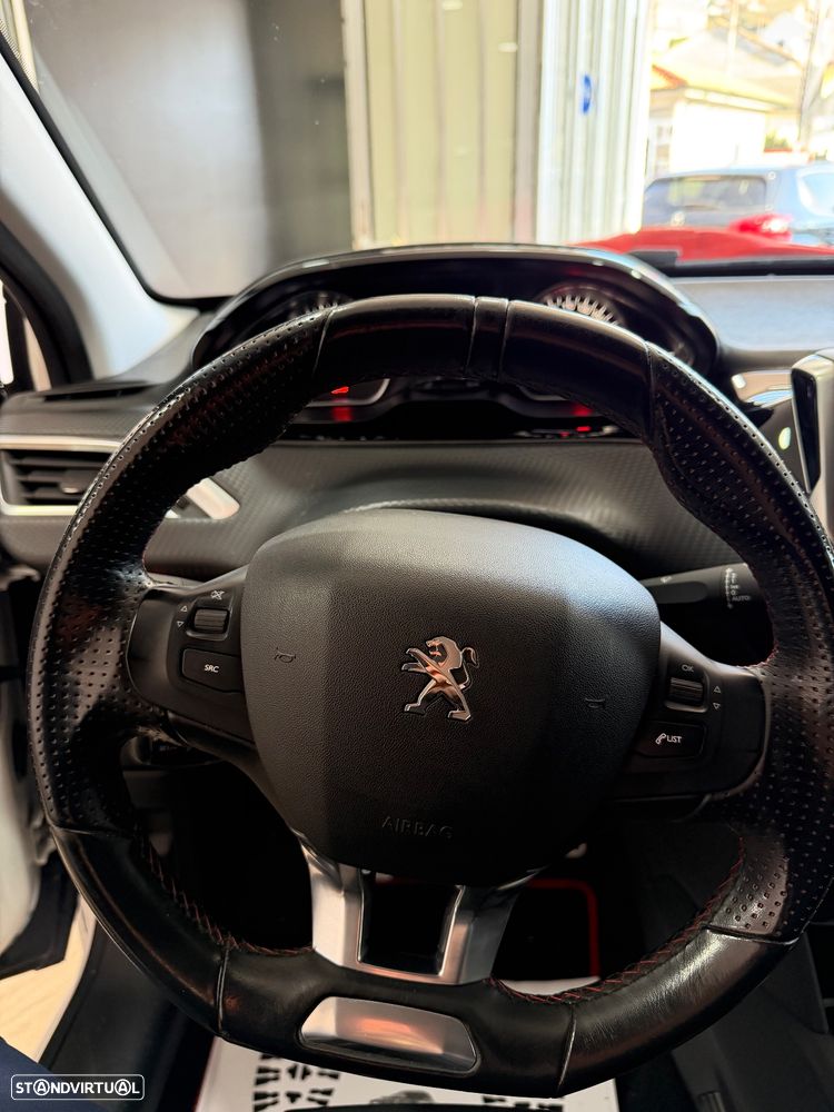 Peugeot 208 1.2 PureTech GT Line - 17