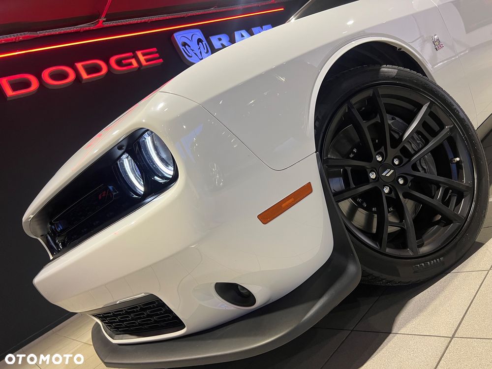 Dodge Challenger 6.4 Scat Pack - 16
