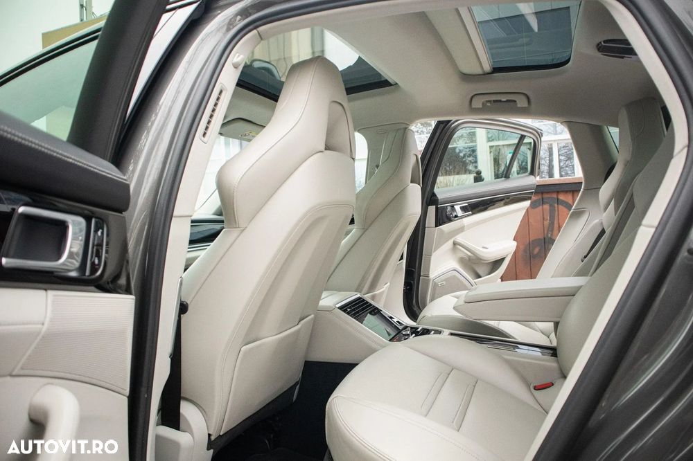 Porsche Panamera 4 E-Hybrid - 6