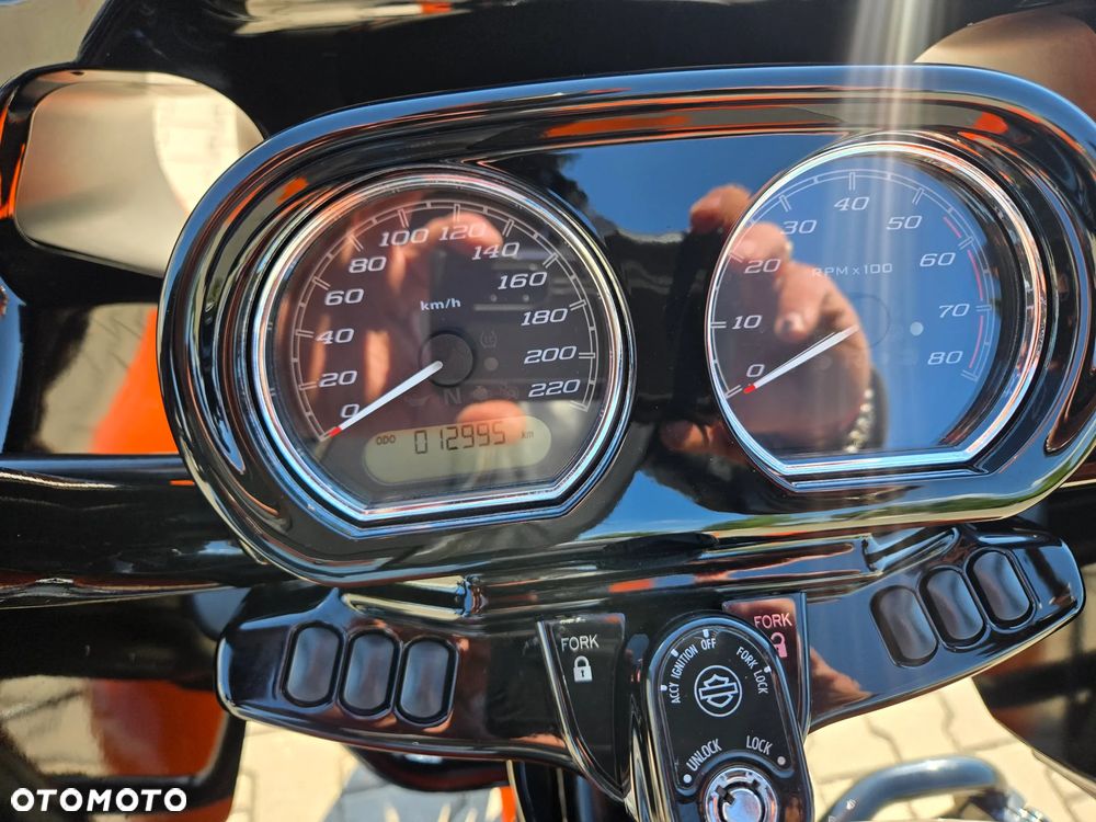 Harley-Davidson Touring Road Glide - 10