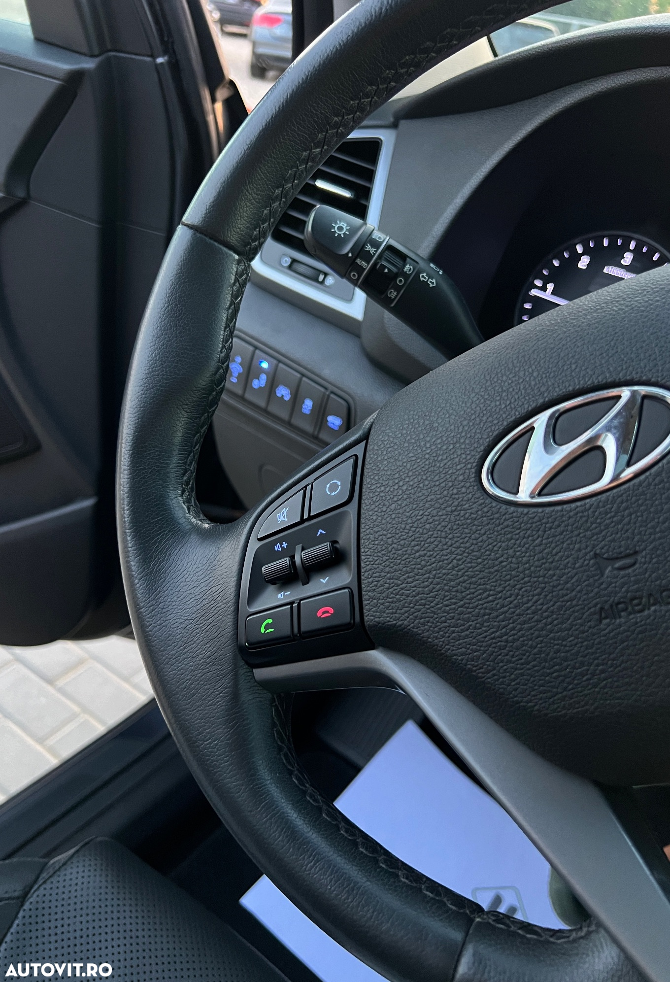 Hyundai Tucson 2.0 CRDI 4WD Automatik Premium - 25