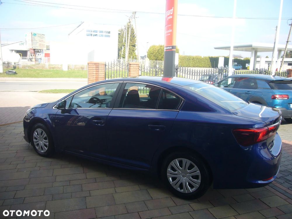 Toyota Avensis 1.8 Active - 10