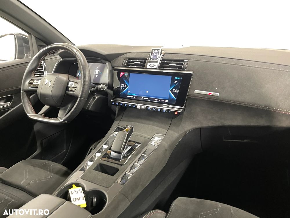 DS Automobiles DS 7 Crossback 1.6 PHeV AWD 300 EAT8 PERFORMANCE LINE + - 8