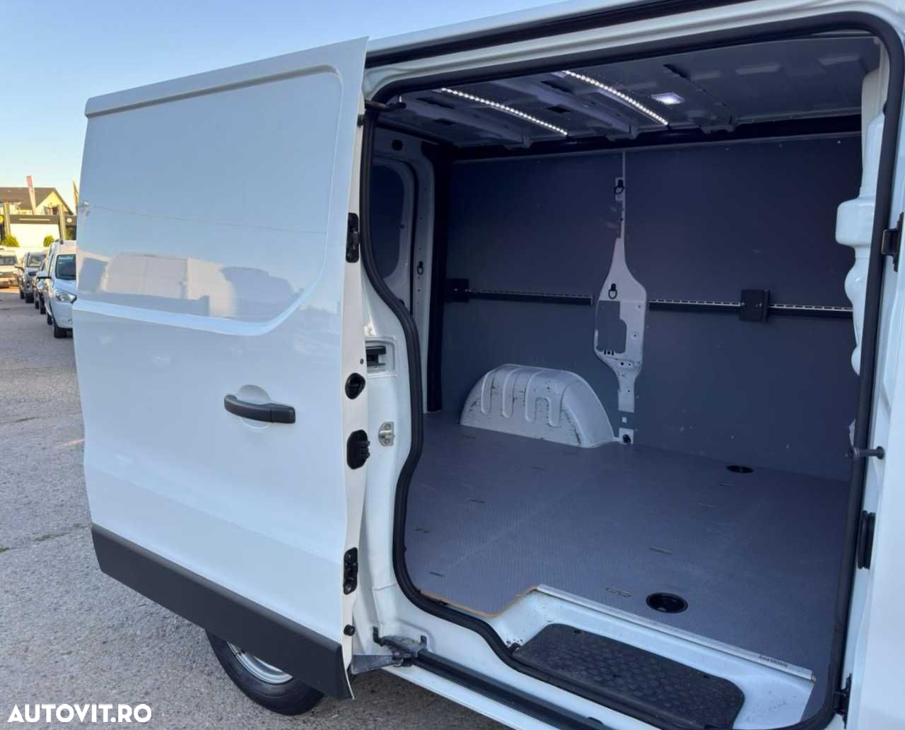 Renault TRAFIC L1H1 - 15