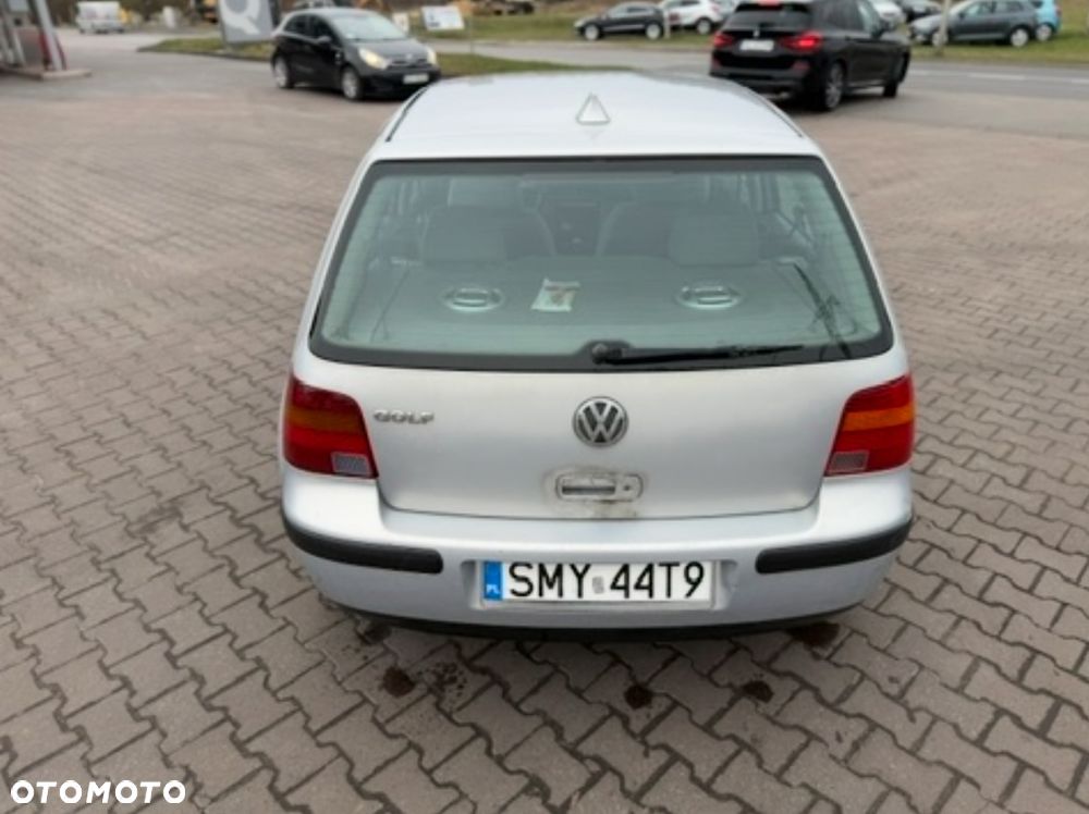 Volkswagen Golf 1.6 - 9