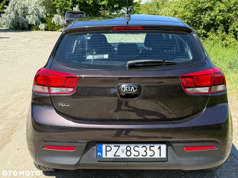 Kia Rio 1.2 L - 3