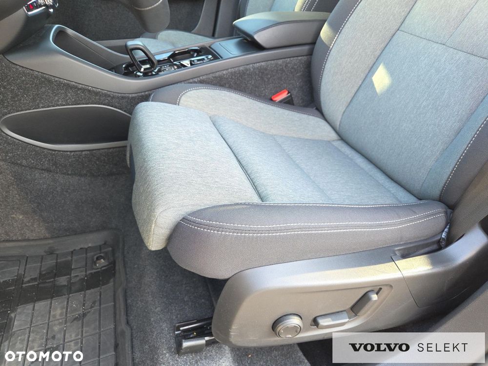 Volvo XC 40 B3 Plus Dark - 25