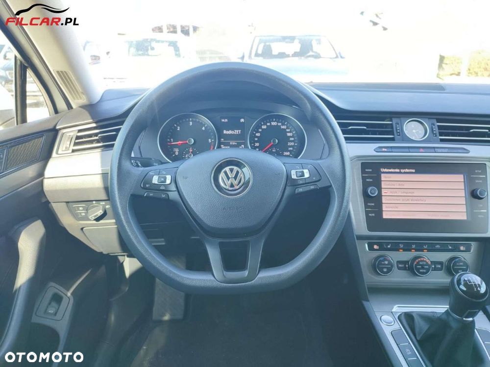 Volkswagen Passat - 11