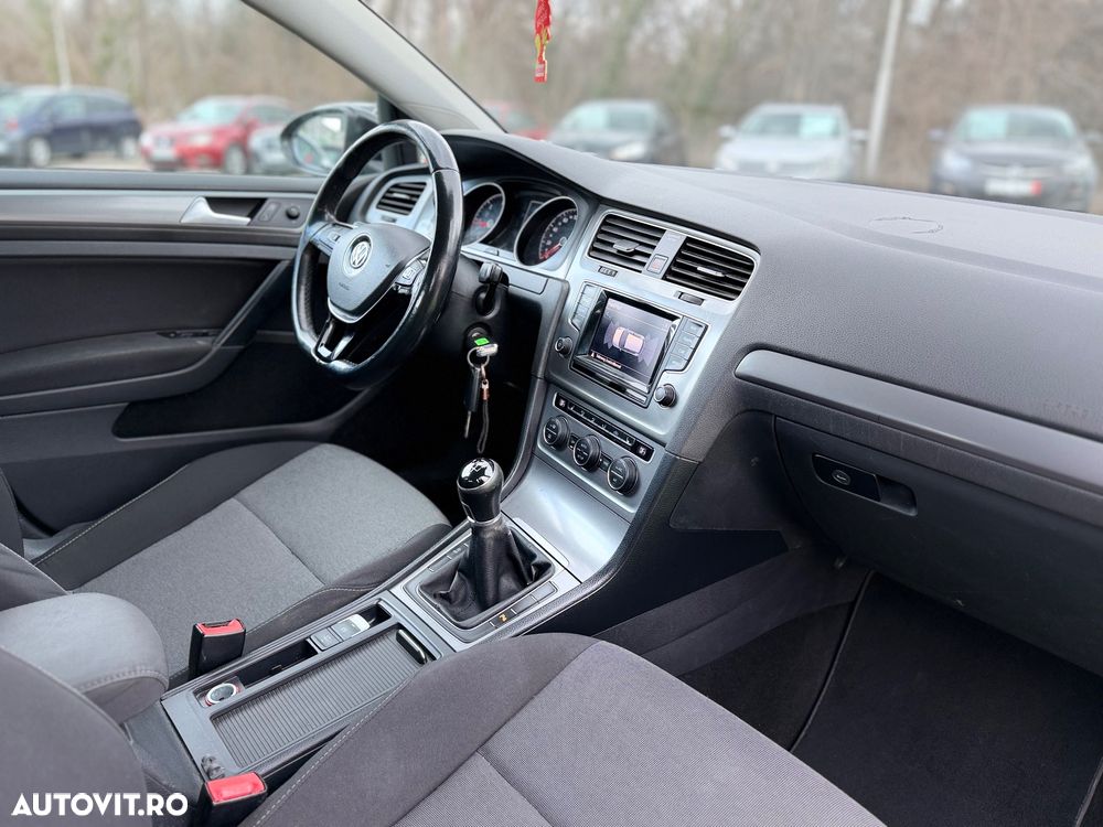 Volkswagen Golf - 10