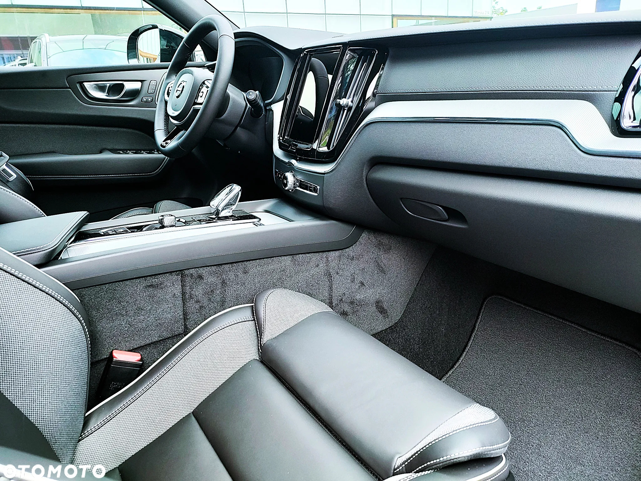 Volvo XC 60 T6 Plug-In Hybrid AWD Ultra Dark - 13