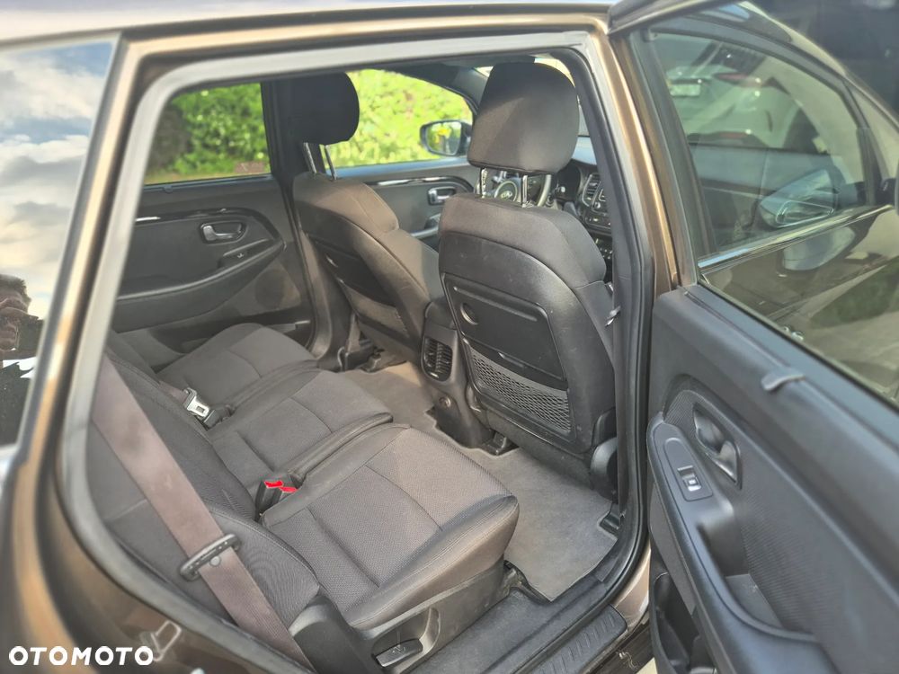 Kia Carens 2.0 GDI L 7os - 12