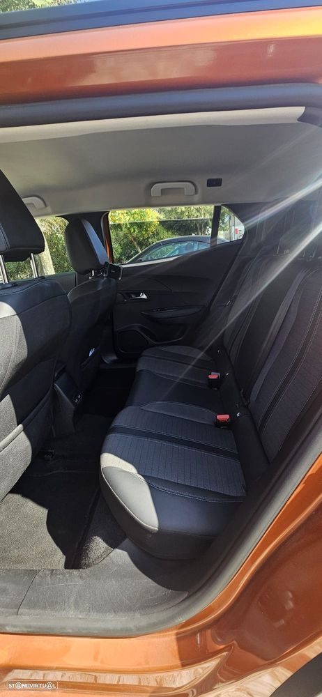 Peugeot 2008 1.2 PureTech Allure Pack - 4