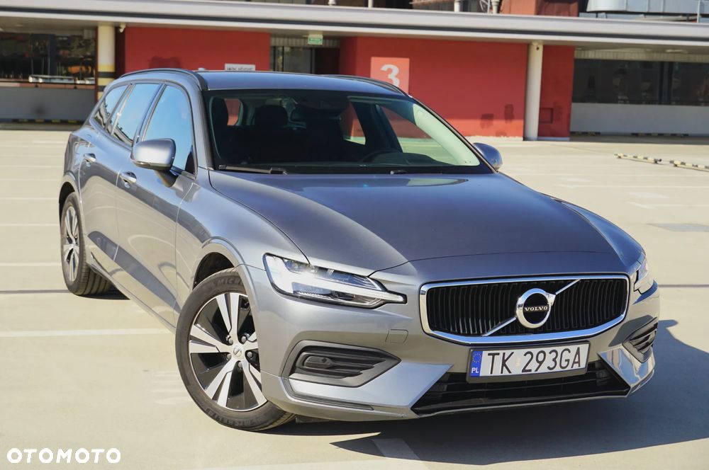 Volvo V60 B3 B DKG Momentum Core - 2