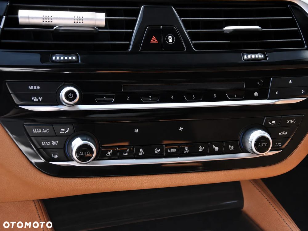 BMW Seria 5 540i xDrive Sport Line - 16